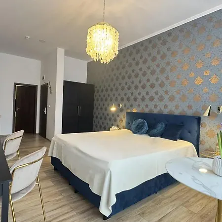 V Black Horse V Centre Mesta Апартаменты *